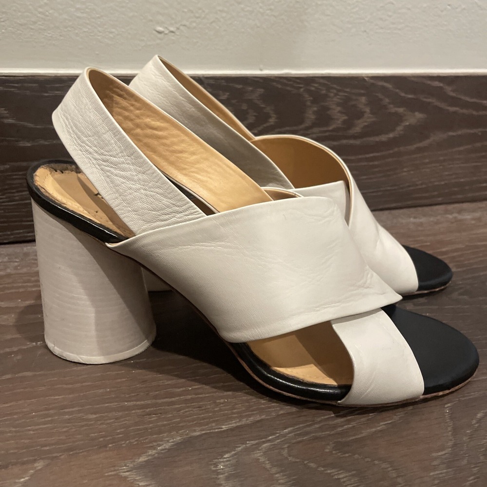 Halmanera White Cross Sandals